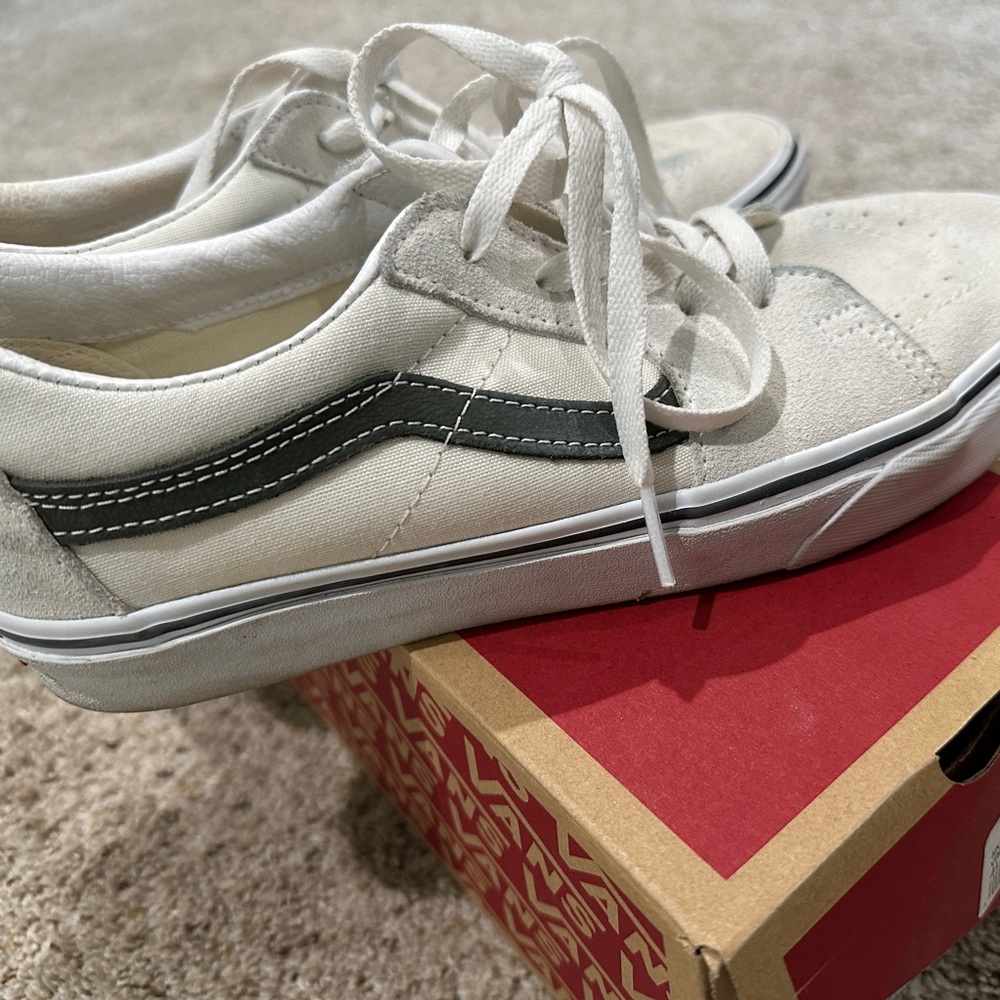 VANS sk8-low men’s 7.5/womens 9